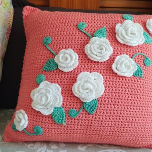 Cojín rosas blancas