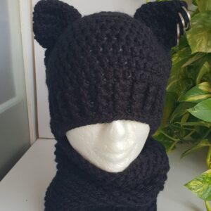 CONJUNTO GORRO Y CUELLO GATO CON PIERCING